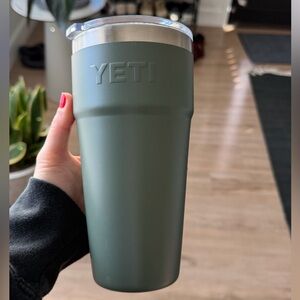 YETI 26oz tumbler, camp green